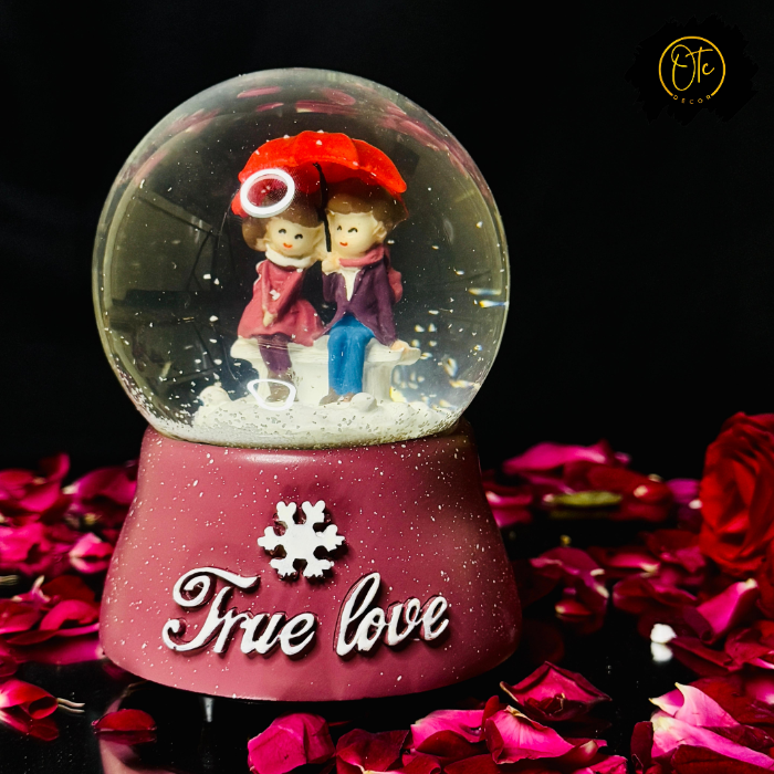 Romantic Snow Globe - True Love Couple with Umbrella | Valentine’s Day Gift