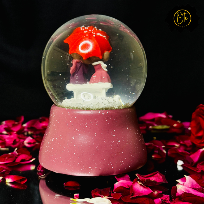 Romantic Snow Globe - True Love Couple with Umbrella | Valentine’s Day Gift