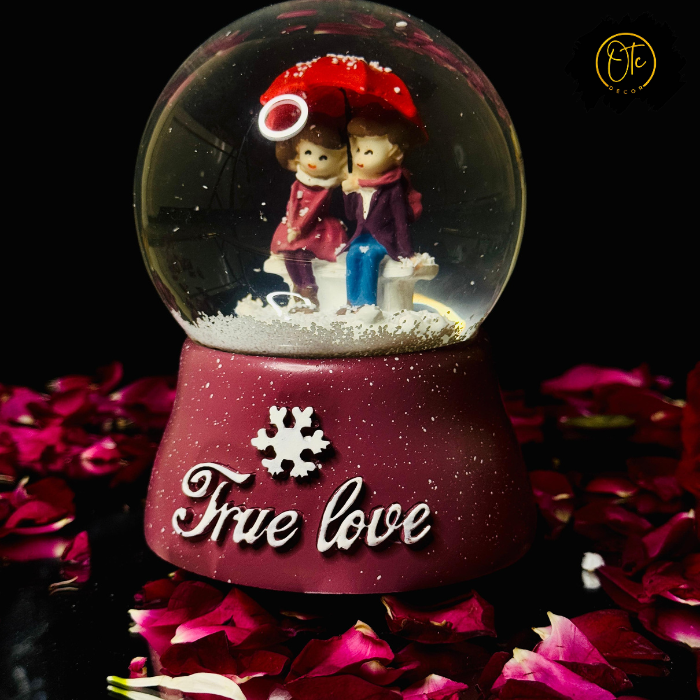 Romantic Snow Globe - True Love Couple with Umbrella | Valentine’s Day Gift