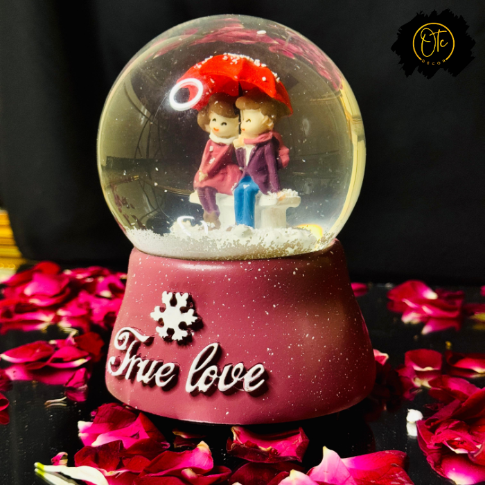 Romantic Snow Globe - True Love Couple with Umbrella | Valentine’s Day Gift