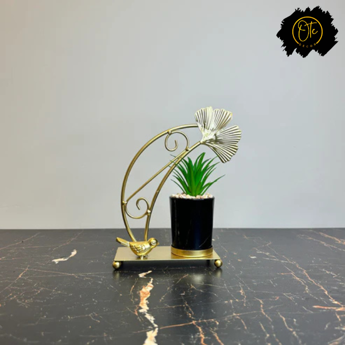 Golden Ginkgo Leaf Planter with Bird Accent – Elegant Table Décor