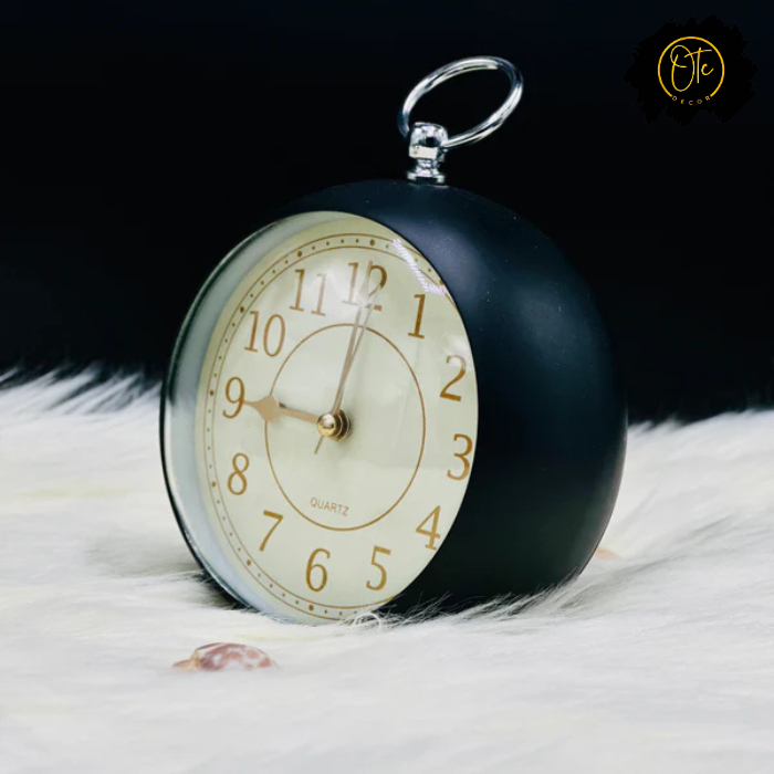 Vintage Round Analogue Alarm Clock – Classic Black Finish