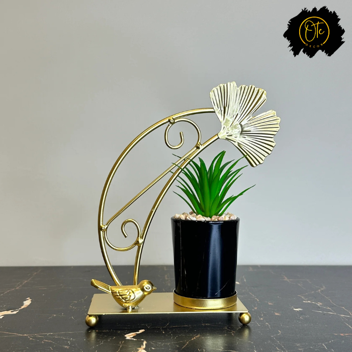 Golden Ginkgo Leaf Planter with Bird Accent – Elegant Table Décor