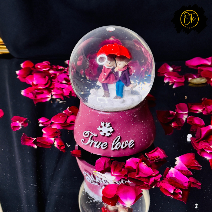 Romantic Snow Globe - True Love Couple with Umbrella | Valentine’s Day Gift