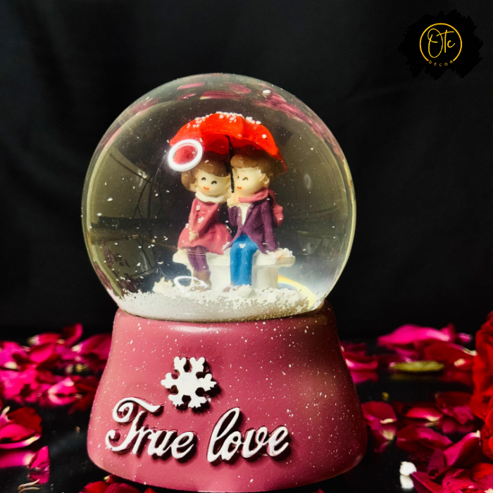 Romantic Snow Globe - True Love Couple with Umbrella | Valentine’s Day Gift
