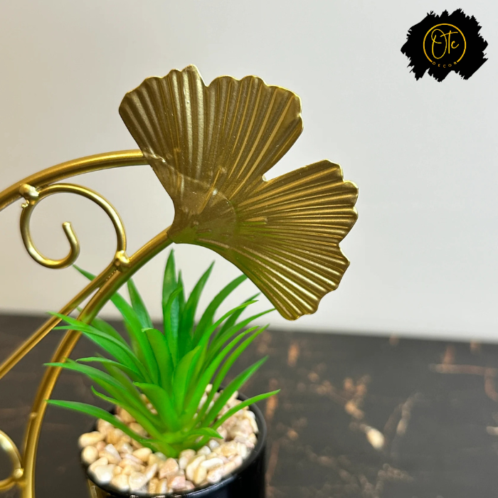 Golden Ginkgo Leaf Planter with Bird Accent – Elegant Table Décor