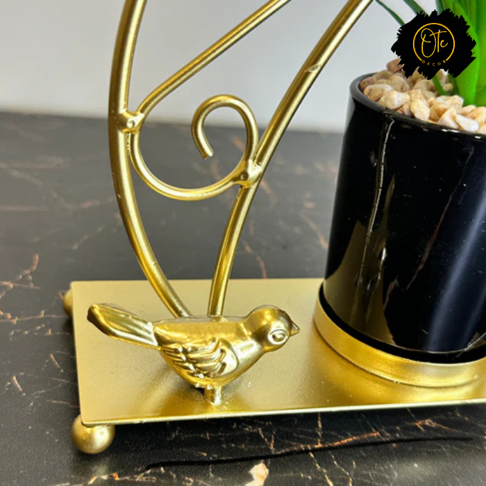 Golden Ginkgo Leaf Planter with Bird Accent – Elegant Table Décor