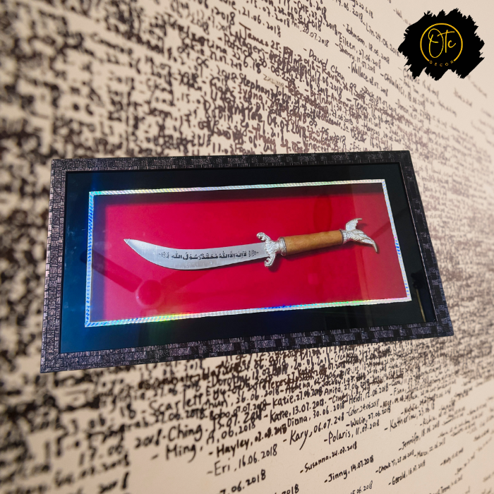 Framed Decorative Sword with "La ilaha illallah" Inscription – Elegant Islamic Wall Art