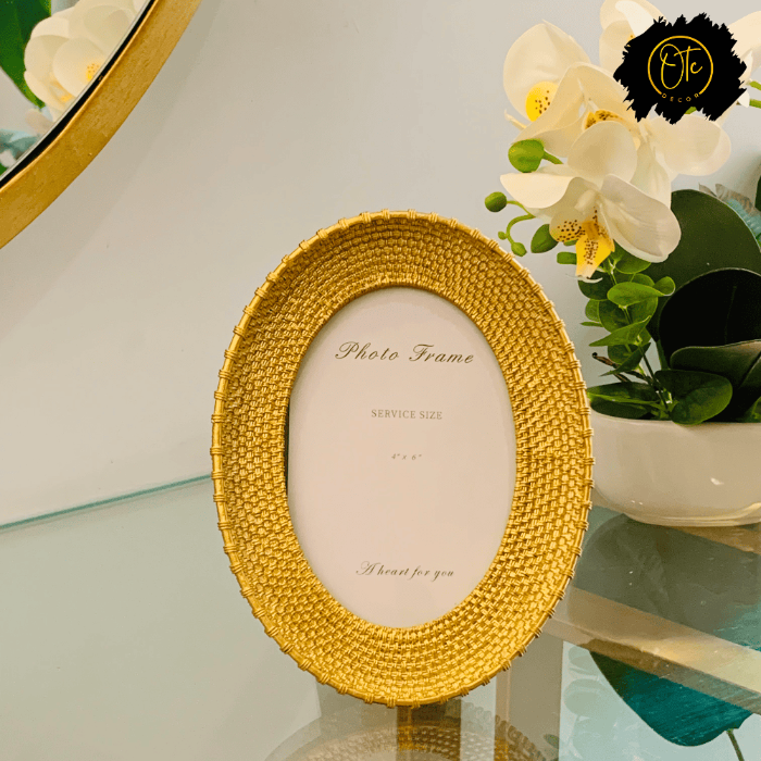 Elegant Golden Oval Resin Photo Frame – Classic Decorative Accent for Home and Office