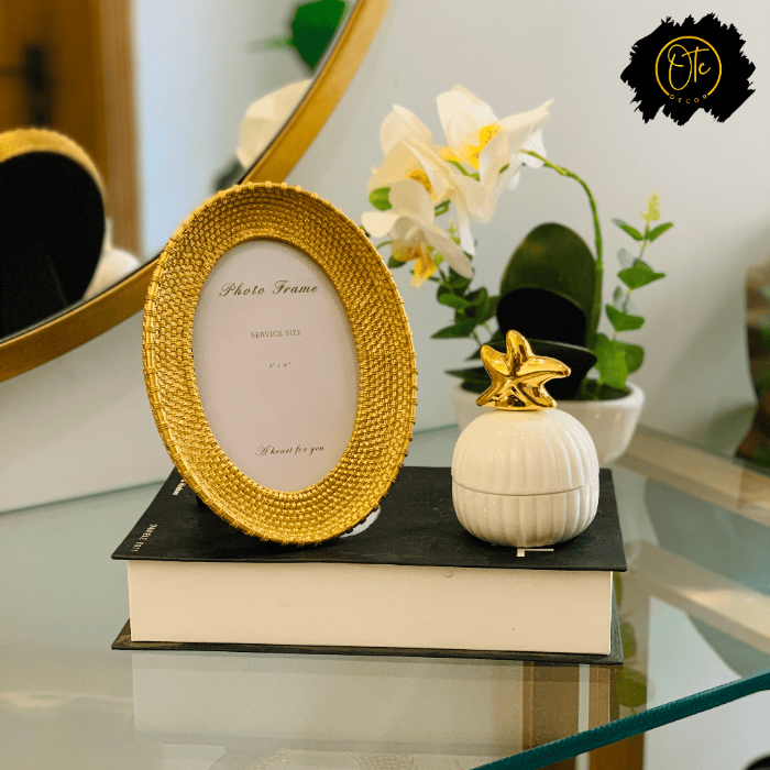 Elegant Golden Oval Resin Photo Frame – Classic Decorative Accent for Home and Office